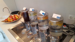 Den ganzen Tag gibt's Obst und Erfrischungen
