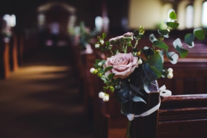 Kirchendeko für die Hochzeit: 10 kreative Ideen zum Selbermachen