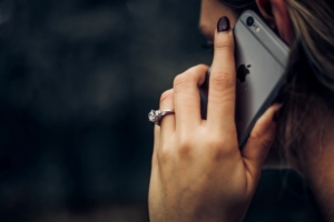 Verlobung bekannt geben: Kreative Tipps und Ideen