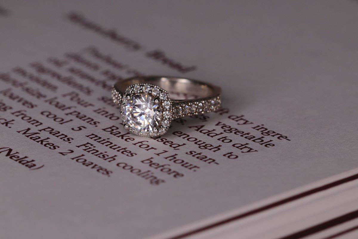 Verlobungsring kaufen: Welcher Ring passt zu meiner Freundin?