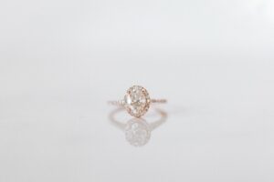Diamantringe: Wie finde ich den passenden Verlobungs- oder Ehering?