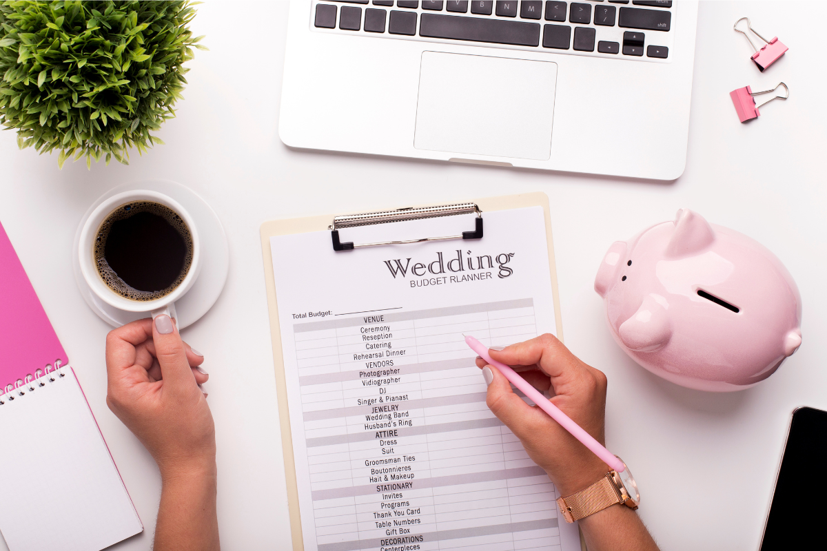 Geld sparen für die Hochzeit leicht gemacht: Wie du eine realistische Sparrate setzt und sie auch einhältst